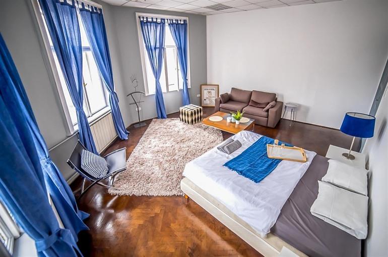 2B Hostel & Rooms