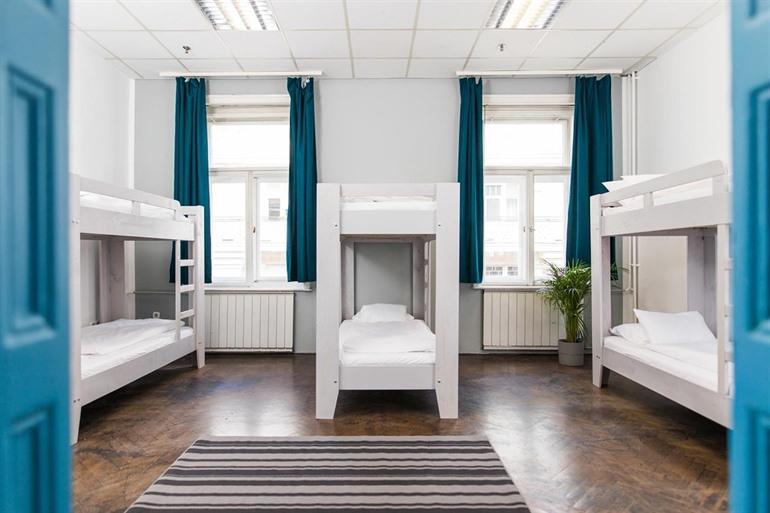 2B Hostel & Rooms