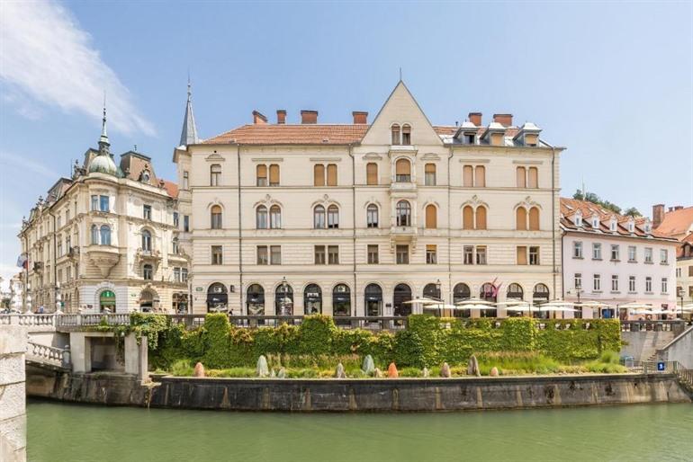 AB Ljubljana – Prince Filip boeken