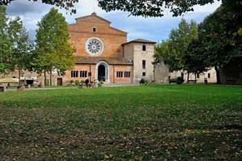 Abdij van Chiaravalle di Fiastra bezoeken, Abruzzen