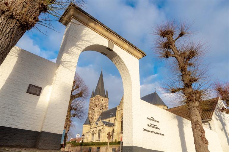 Abdijkerk en -hof in Thorn
