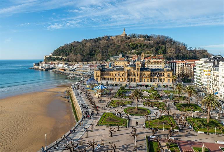 Alderdi-Eder Park en het voormalige stadhuis van San Sebastian