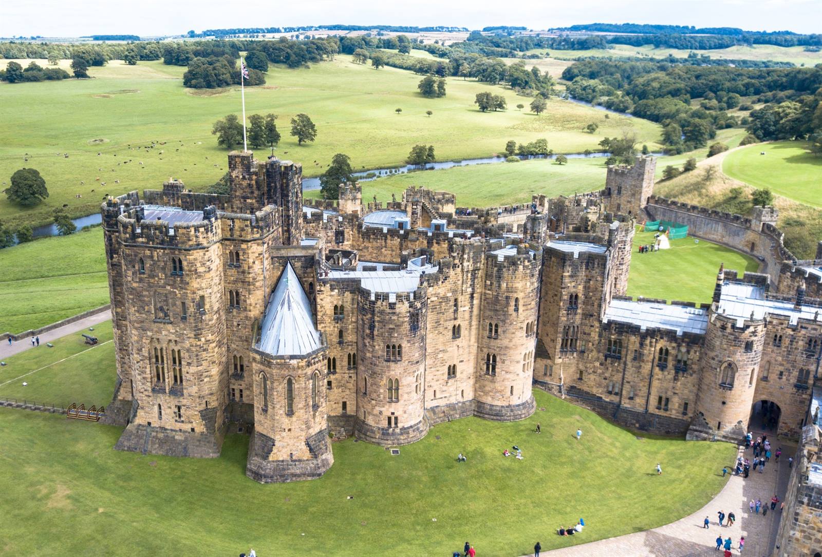 Droogte kloof Denken Hoe het Alnwick Castle van Harry Potter bezoeken? + tips