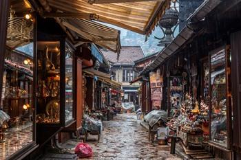 Ambachtswinkeltjes in de Baščaršija wijk in Sarajevo, Bosnië en Herzegovina