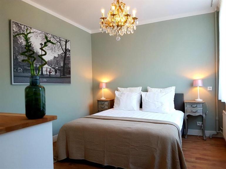 Apartments by Leyden boeken