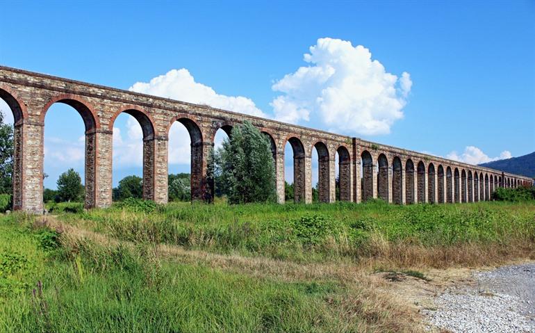 Aquaduct van Nottolini in Lucca