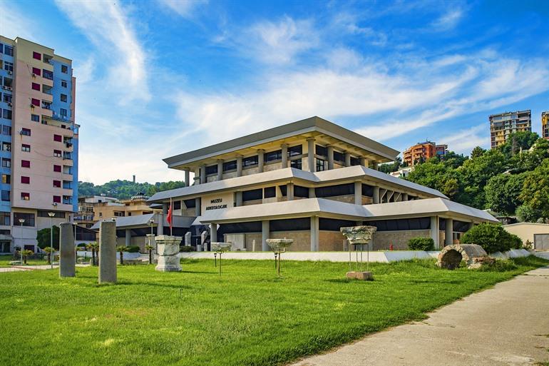 Archeologisch museum van Durrës bezoeken