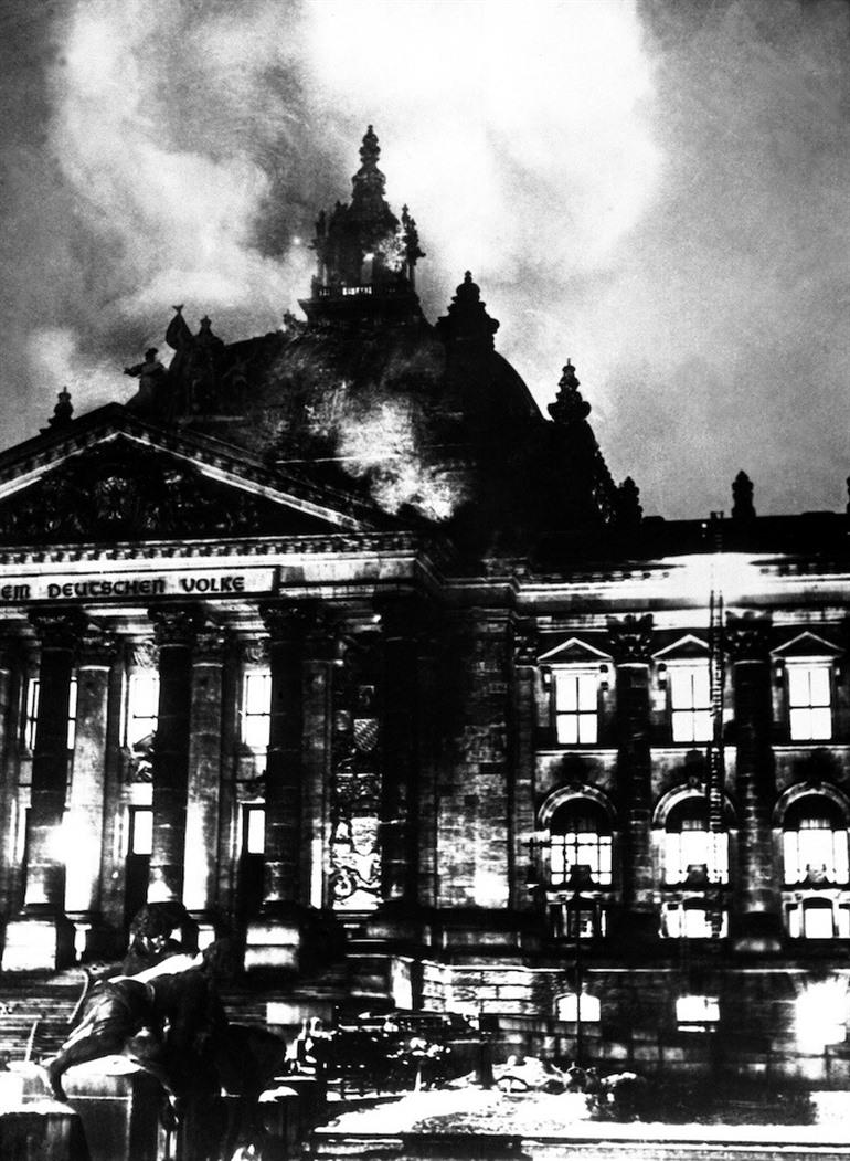 Archiefbeeld: brand Reichstag 1933