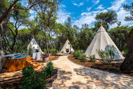 Arena One 99 Glamping boeken