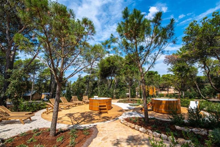 Arena One 99 Glamping boeken