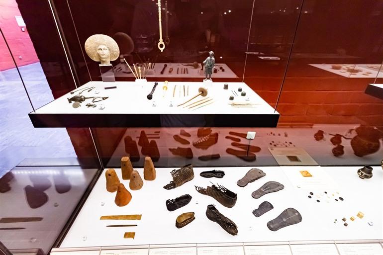 Artefacten in het Römisch-Germanisches Museum in Keulen, Duitsland 