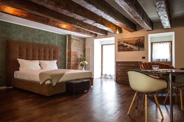 Aurelia Luxury - Piazza delle Erbe boeken