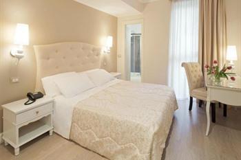 Aurora Hotel  boeken