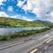 Autoroute langs de Looscaunagh Lough, Killarney National Park