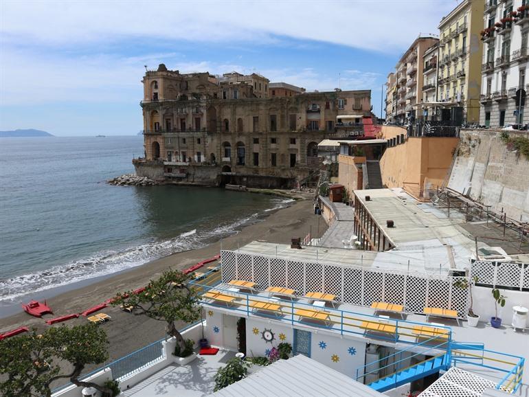 Bagno Ideal strand Napels