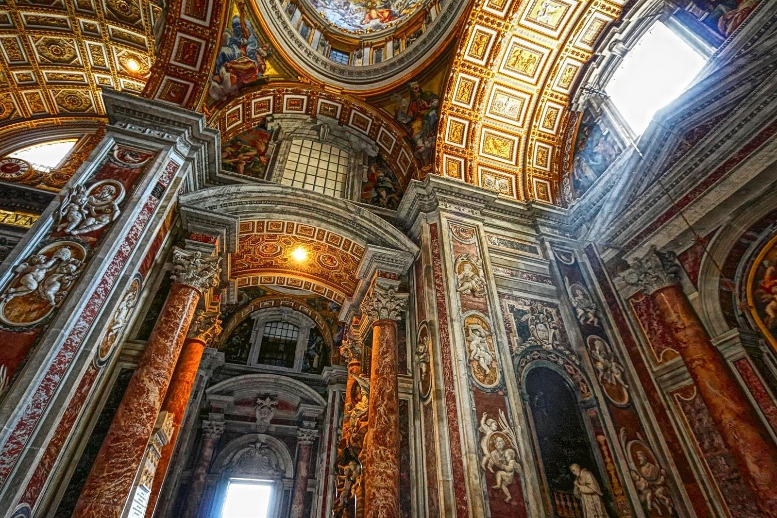 Bemiddelaar Hen spiritueel Sint-Pietersbasiliek in Rome bezoeken? Tips + hoe wachtrijen overslaan?
