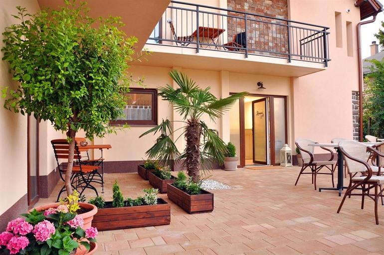 Barackvirág Apartmanház, Balaton