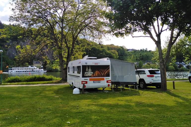 Bären-Camp tussen de glooiende wijnbergen in Bullay boeken
