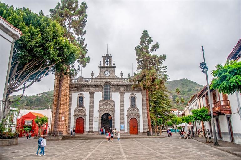 Basílica de Nuestra Señora del Pino at Plaza del Pino in Teror