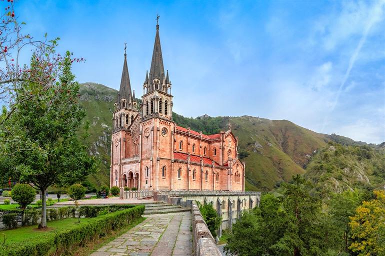 Basiliek van Santa María la Real de Covadonga, Asturië