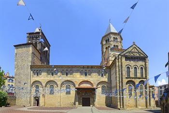Basilique Notre-Dame du Port in Clermont-Ferrand