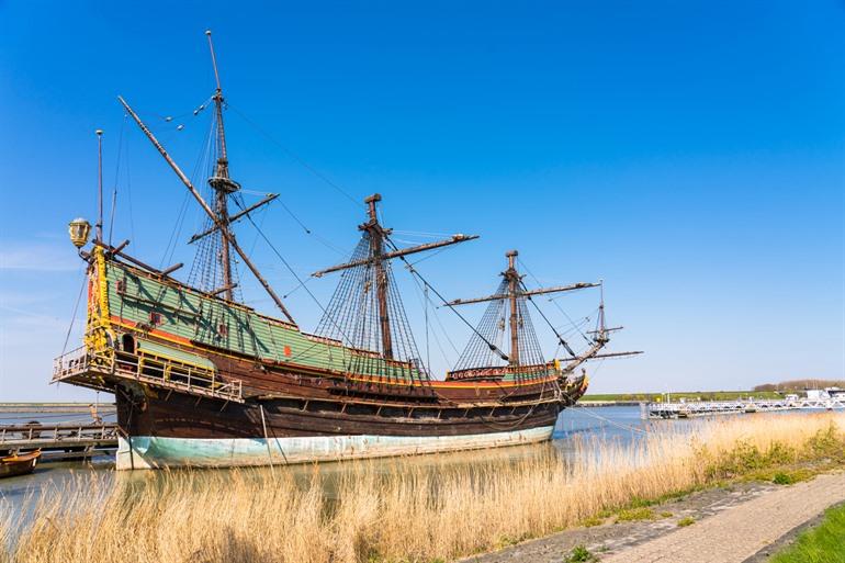 Batavia schip in het water