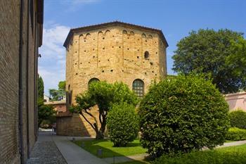 Battistero Neoniano bezoeken in Ravenna, Emilia-Romagna