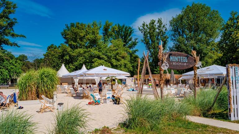 Beachbar in het Stadtpark Rotehorn, Maagdenburg 