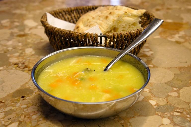 Begova čorba, eetsoep met kip uit de Bosnische keuken