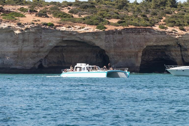 Benagil grotten bezoeken met catamaran