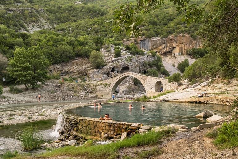 Benja Hot Springs, Albanië