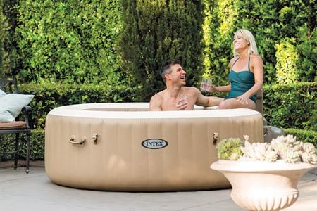 10 x opblaasbaar bubbelbad 2023: welke hot tub kopen? + tips