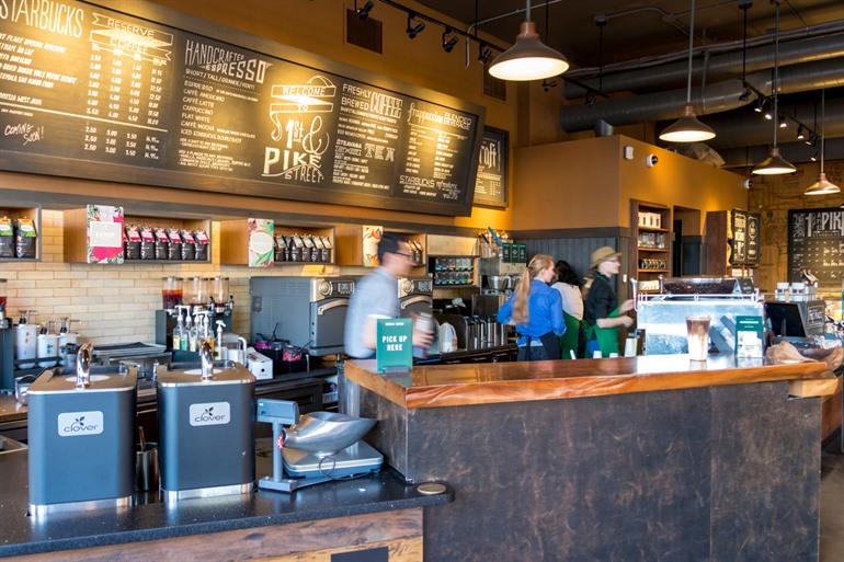 Bestel een koffietje bij Starbucks in Seattle