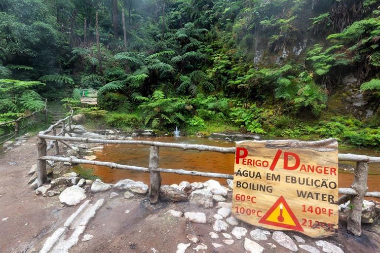 Bezoek aan de warmwaterbronnen van Caldeira Velha, Sao Miguel