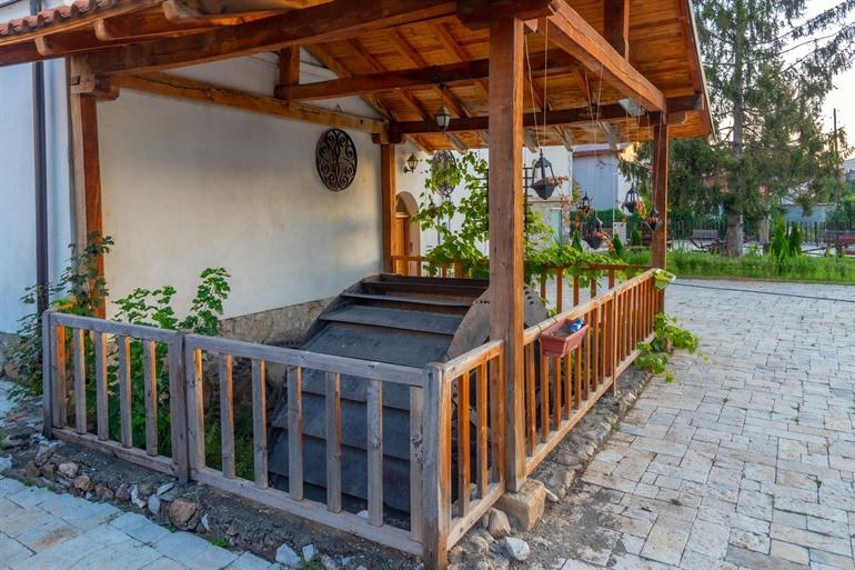 Bezoek de Haxhi Zeka-watermolen, Peja