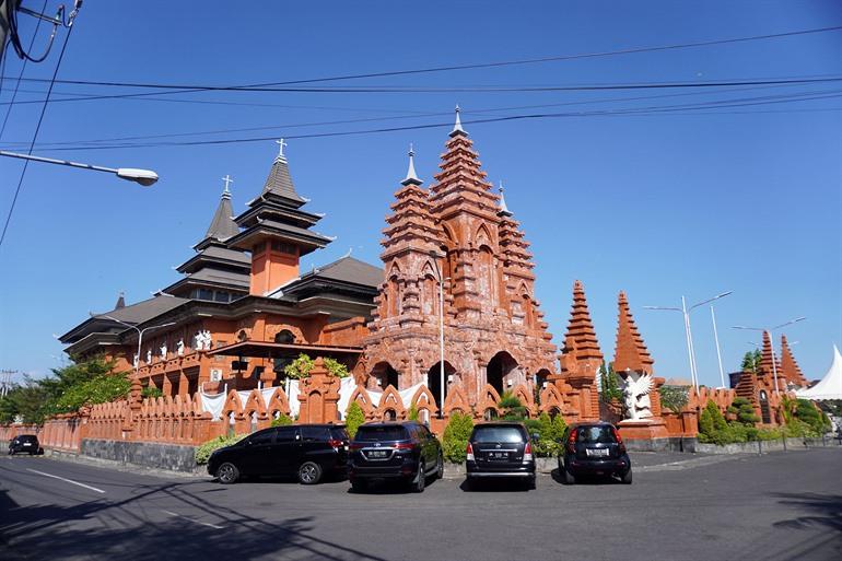 Bezoek de kathedraal van Denpasar