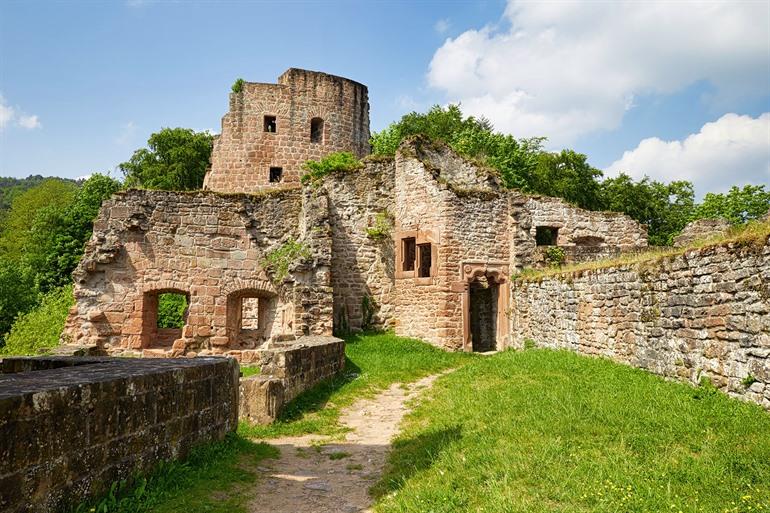 Bezoek de ruïnes van de Hardenburg, nabij Bad Dürkheim