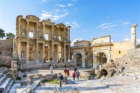 Bibliotheek van Celsus bezoeken in Efeze, Turkije