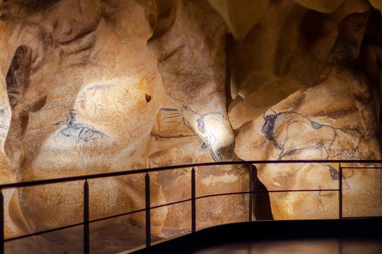 Binnen in de Grotte Chauvet 2