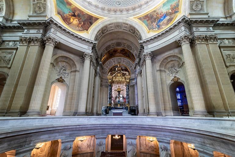 Binnen in des Invalides 