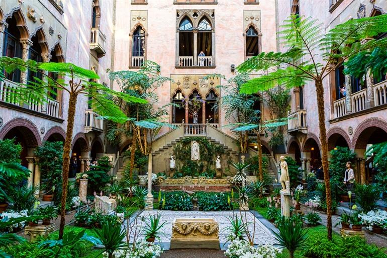 Binnen in het Isabella Stewart Gardner Museum