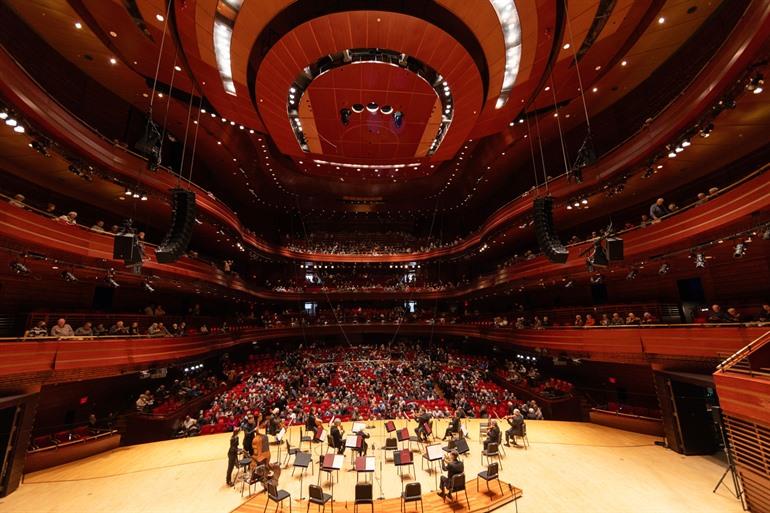 Binnenin Verizon Hall in het Kimmel Center