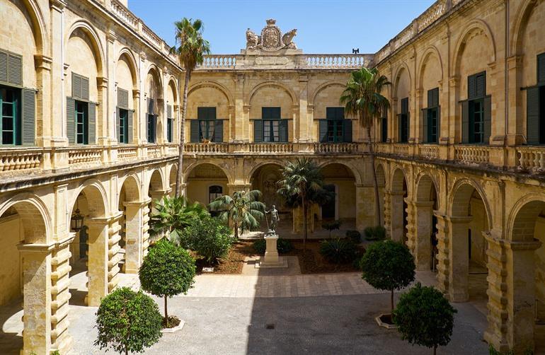 Binnentuin van het Grandmaster Palace in Valletta, Malta