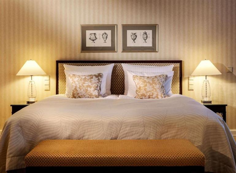 Boek een ontspannen luxeverblijf bij Hotel Nassauer Hof op wandelafstand van de Schloßplatz