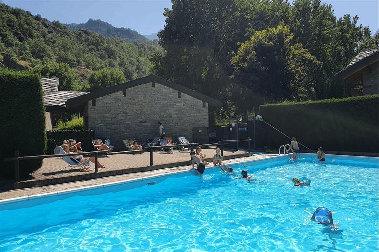 Boek een staanplaats op de rustieke Camping Arvier met zwembad