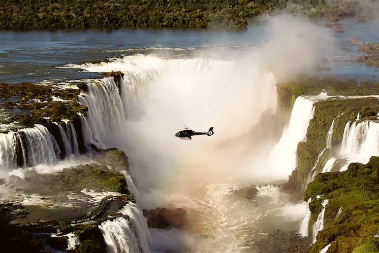 Boek je helikoptervlucht boven de watervallen
