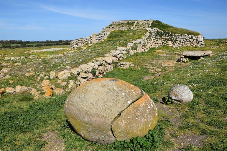 Boek je rondleiding door Monte d'Accoddi en Su Crucifissu Mannu