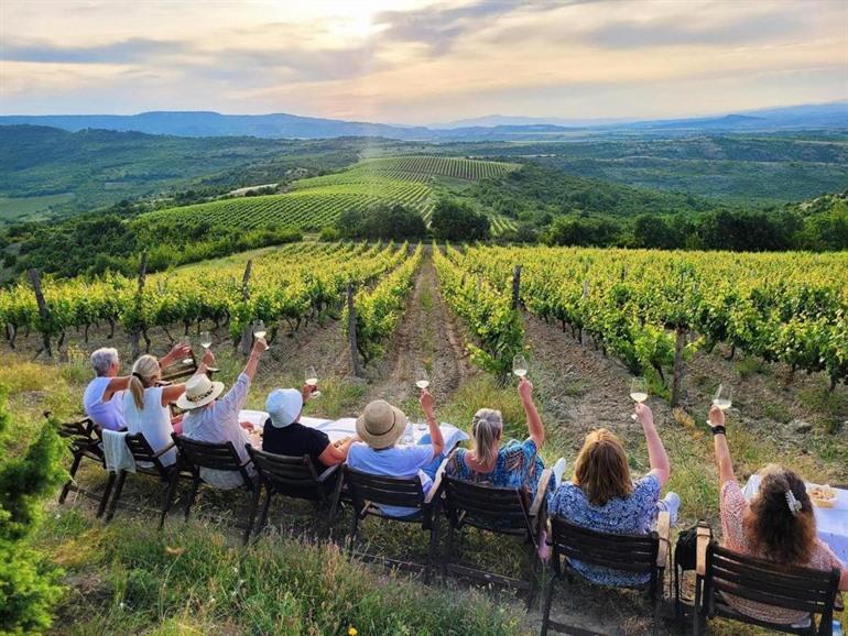 Boek je wijnproeverij & overnachting bij Popova Kula Hotel & Winery