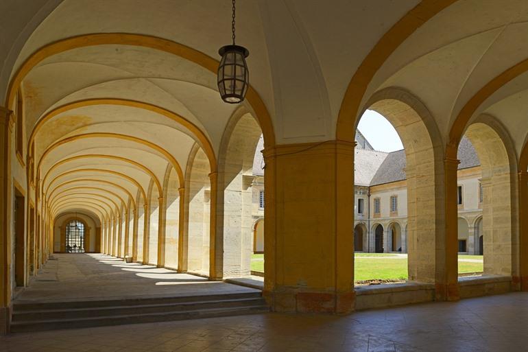 Bogen in de architectuur van de abdij