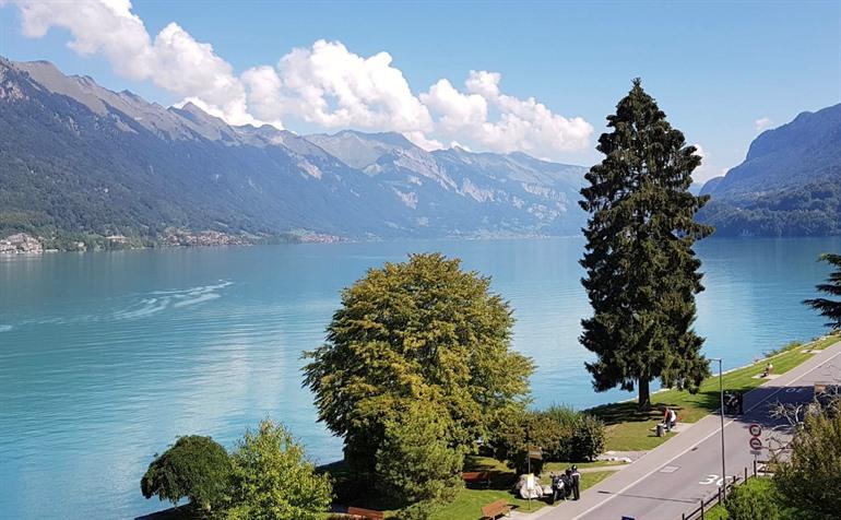 Bönigen met zicht op het Brienzersee